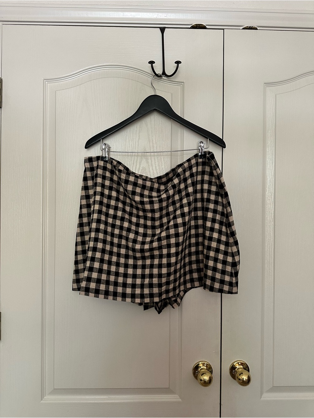 Gap Cream & Black Gingham Skort
